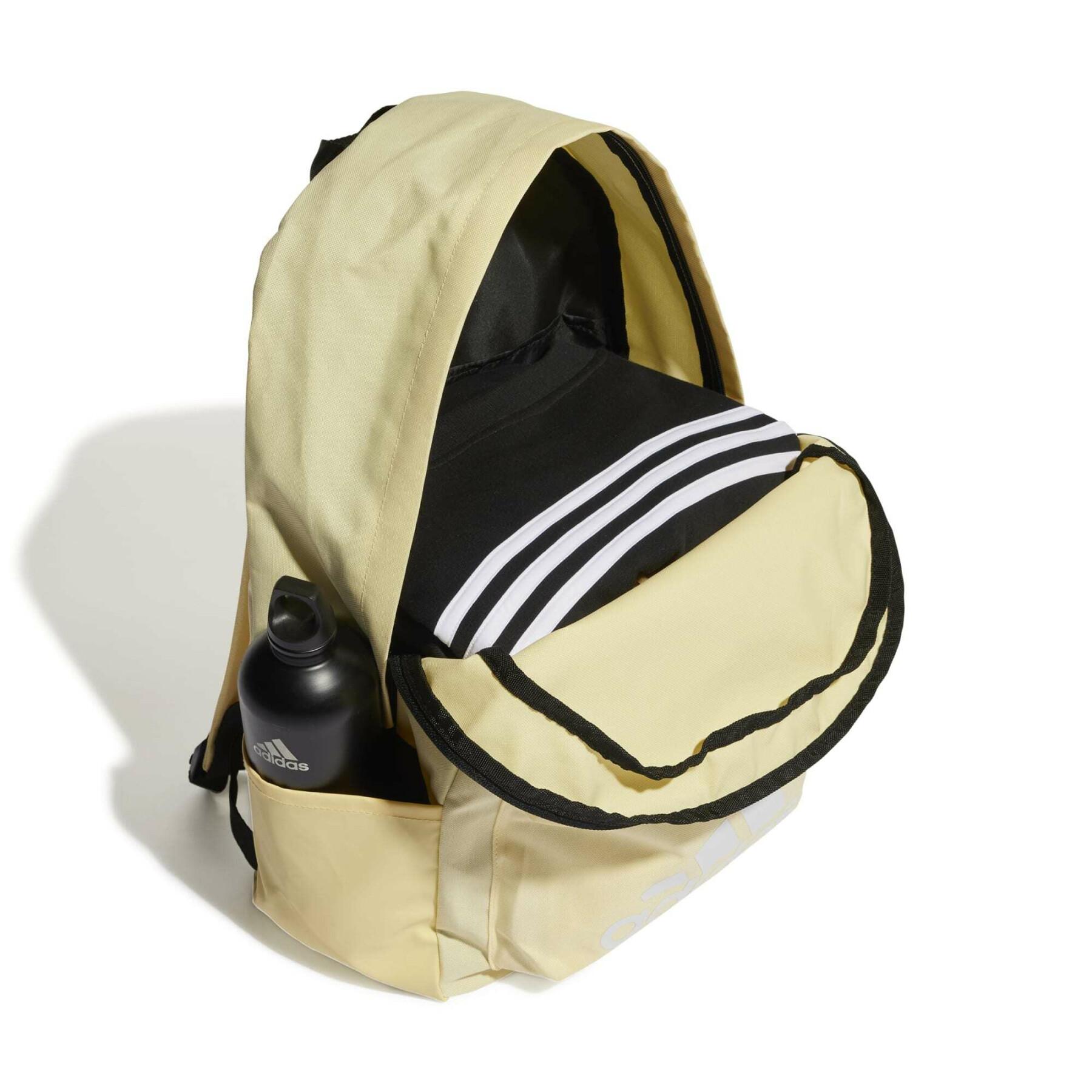 Plecak sportowy z klasyczną naszywką adidas