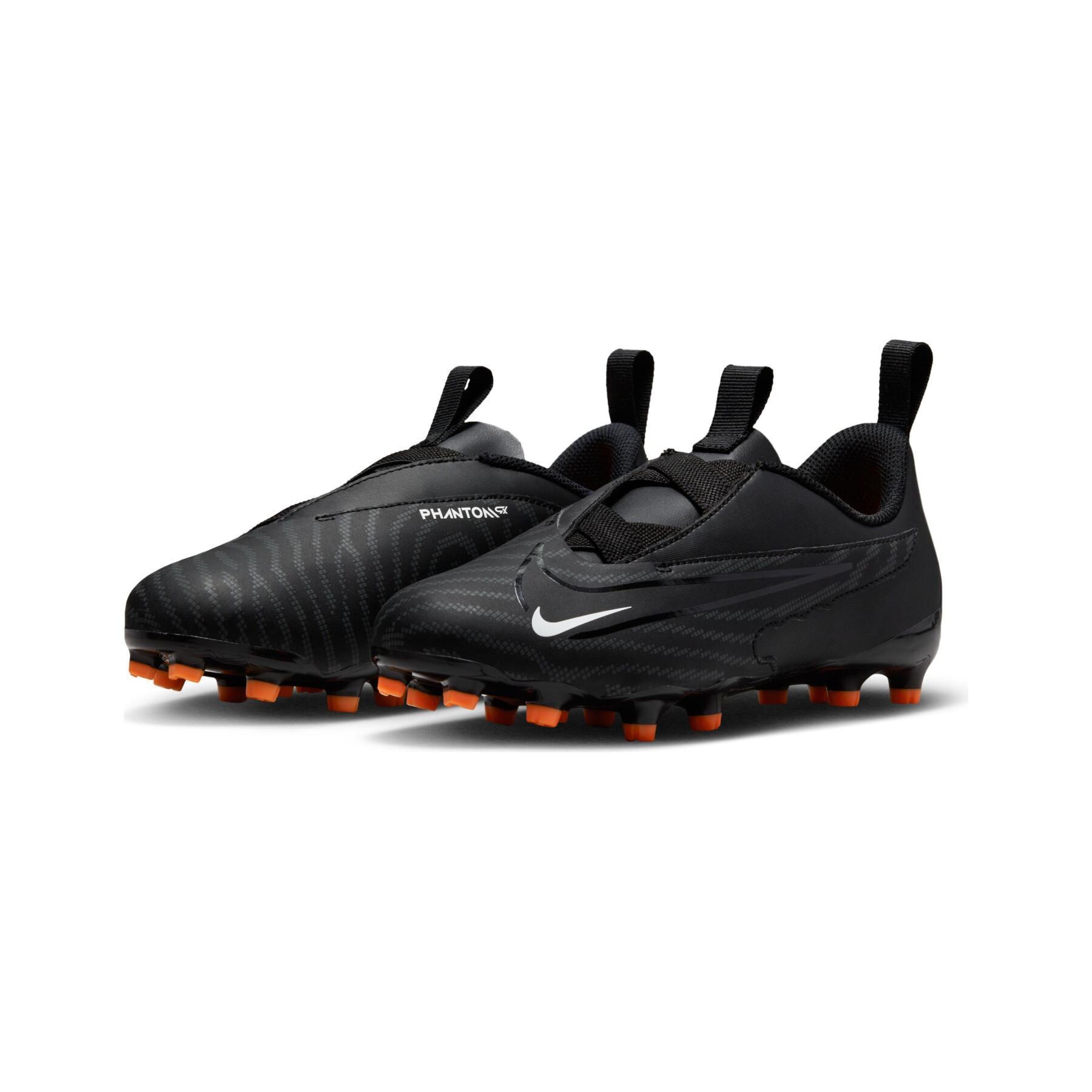 Dziecięce buty piłkarskie Nike Phantom GX Academy MG - Black Pack
